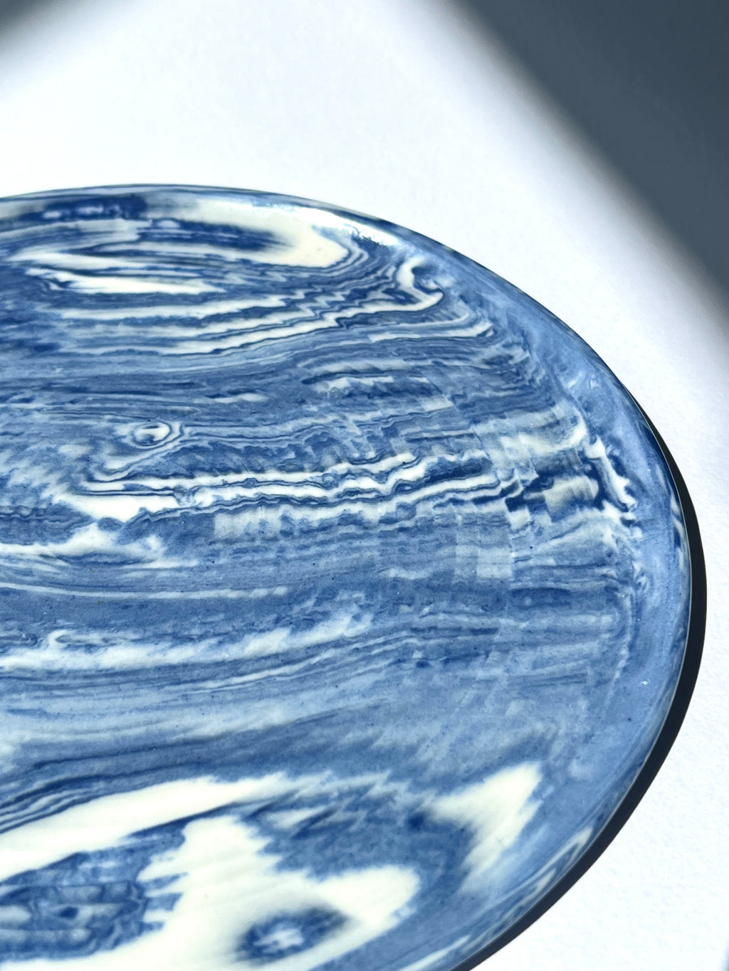 Marbled saucer dish
